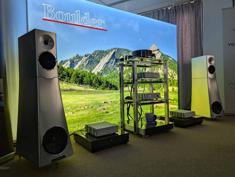 Tune Three dual mono power amplifier alongside the Tune Two preamplifier.