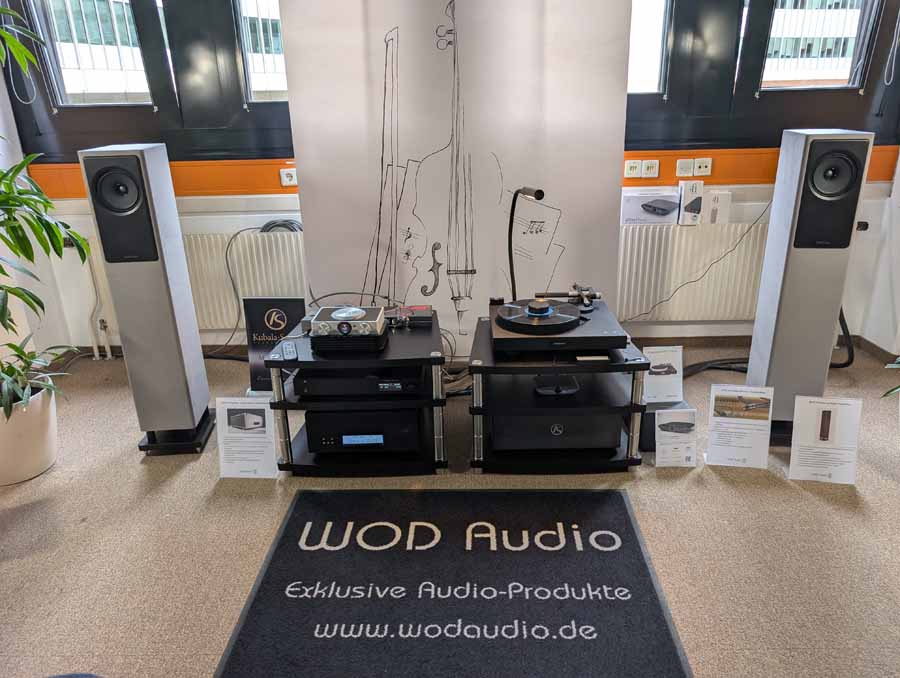 Tune Three dual mono power amplifier alongside the Tune Two preamplifier.