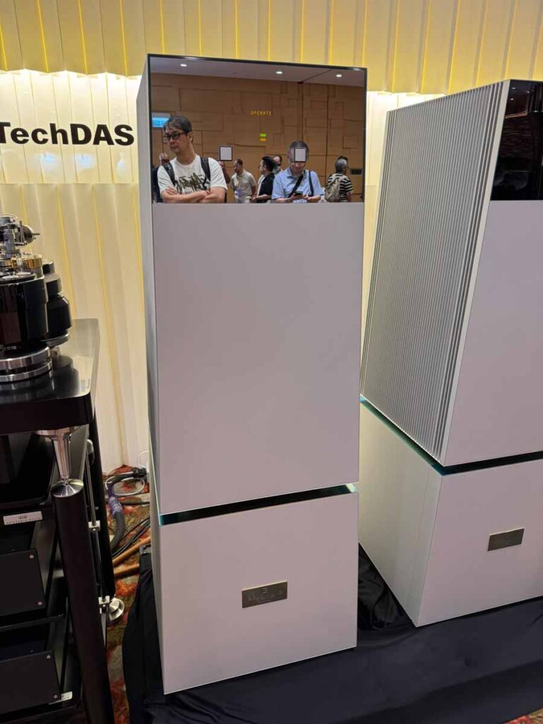 GOLDMUND TELOS 9800 AMPLIFIERS